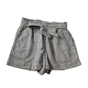 BCBGeneration Belted High Waist Short XS White Gray Stripe Paperbag Pull On Chic